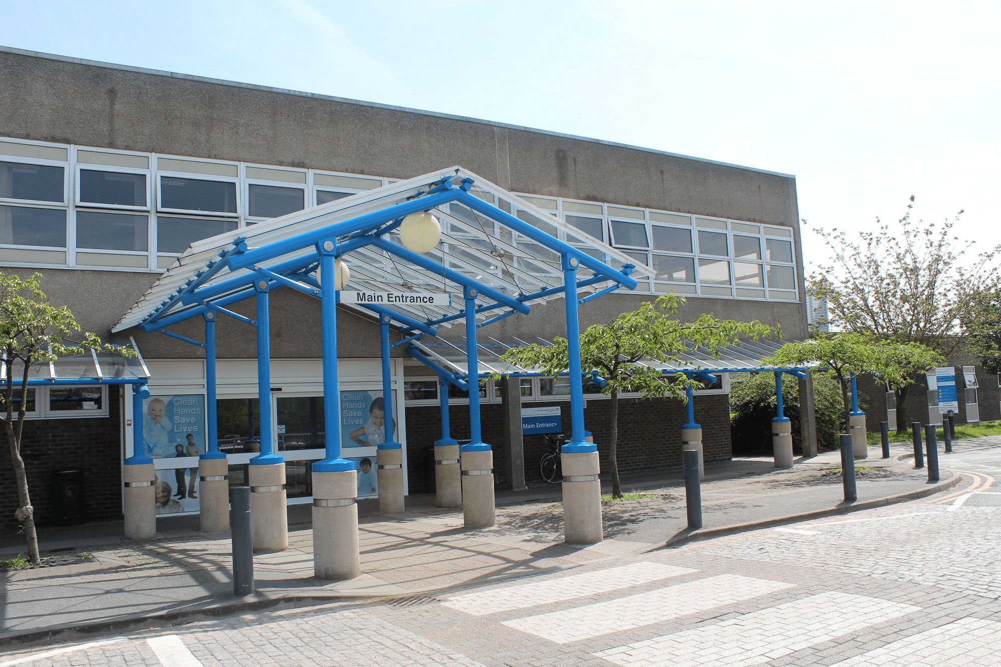 William Harvey Hospital entrance