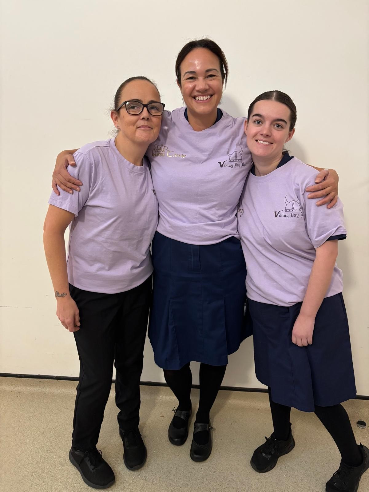 Kerry, Carrie, and chemotherapy sister Izzy Cousins wearing purple t-shirts