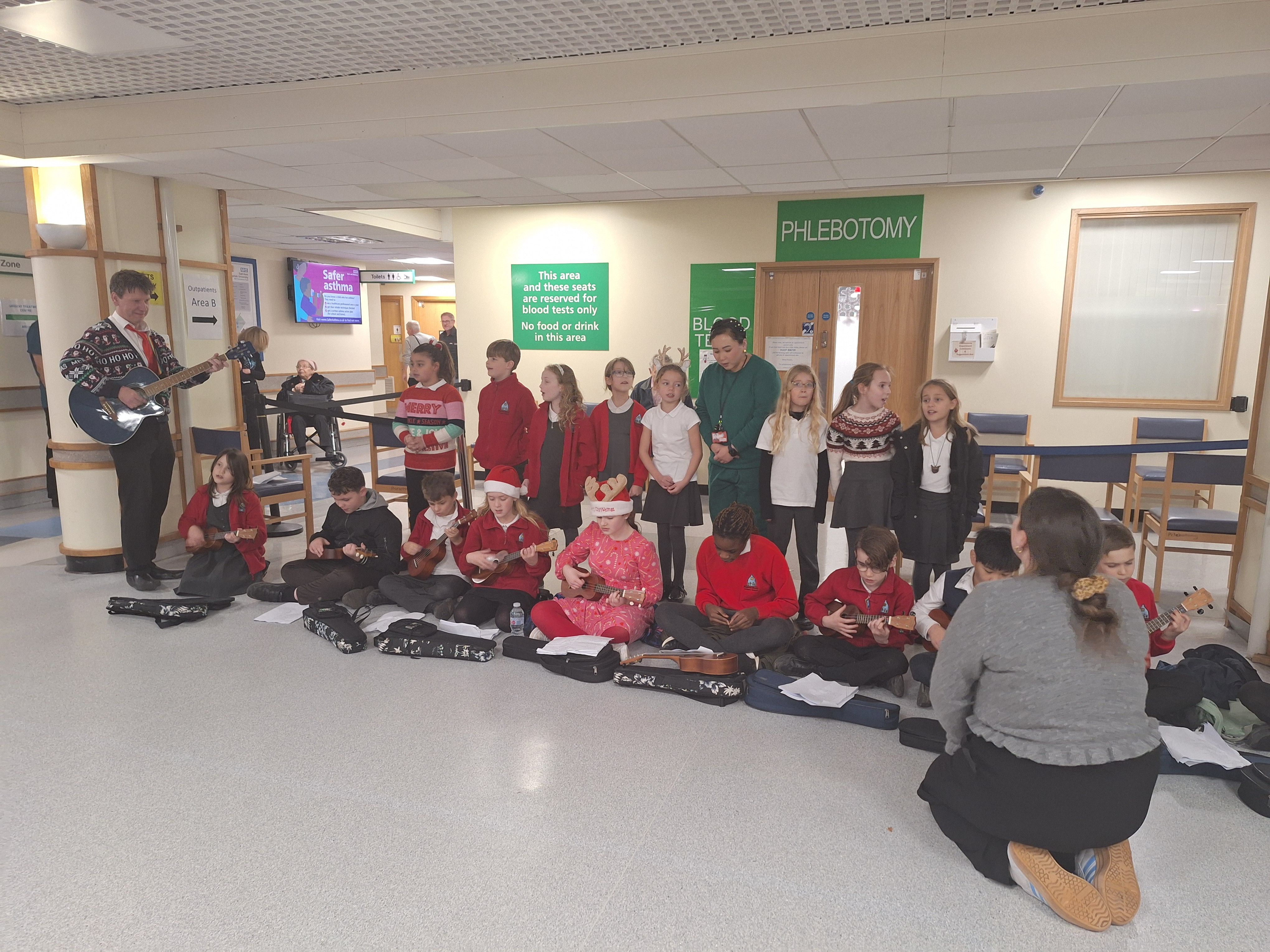 Pupils from Repton Manor school singing at the WIlliam Harvey Hospital