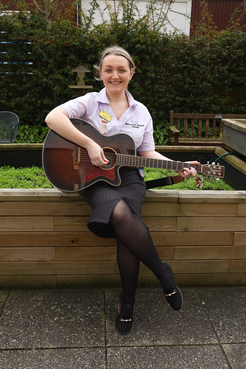 Shannen Turner with her guitar